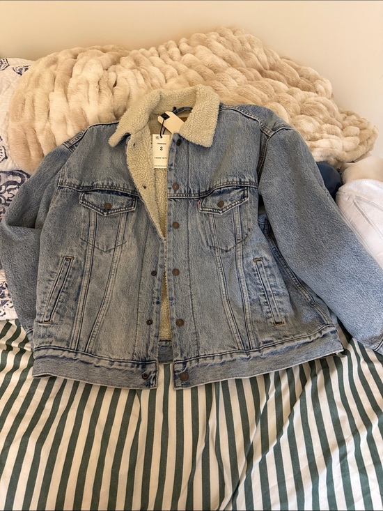 Levi's Jackets & Blazers - NWT Levi dad trucker jacket. Small
